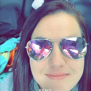 Meet your Posher, Kindra